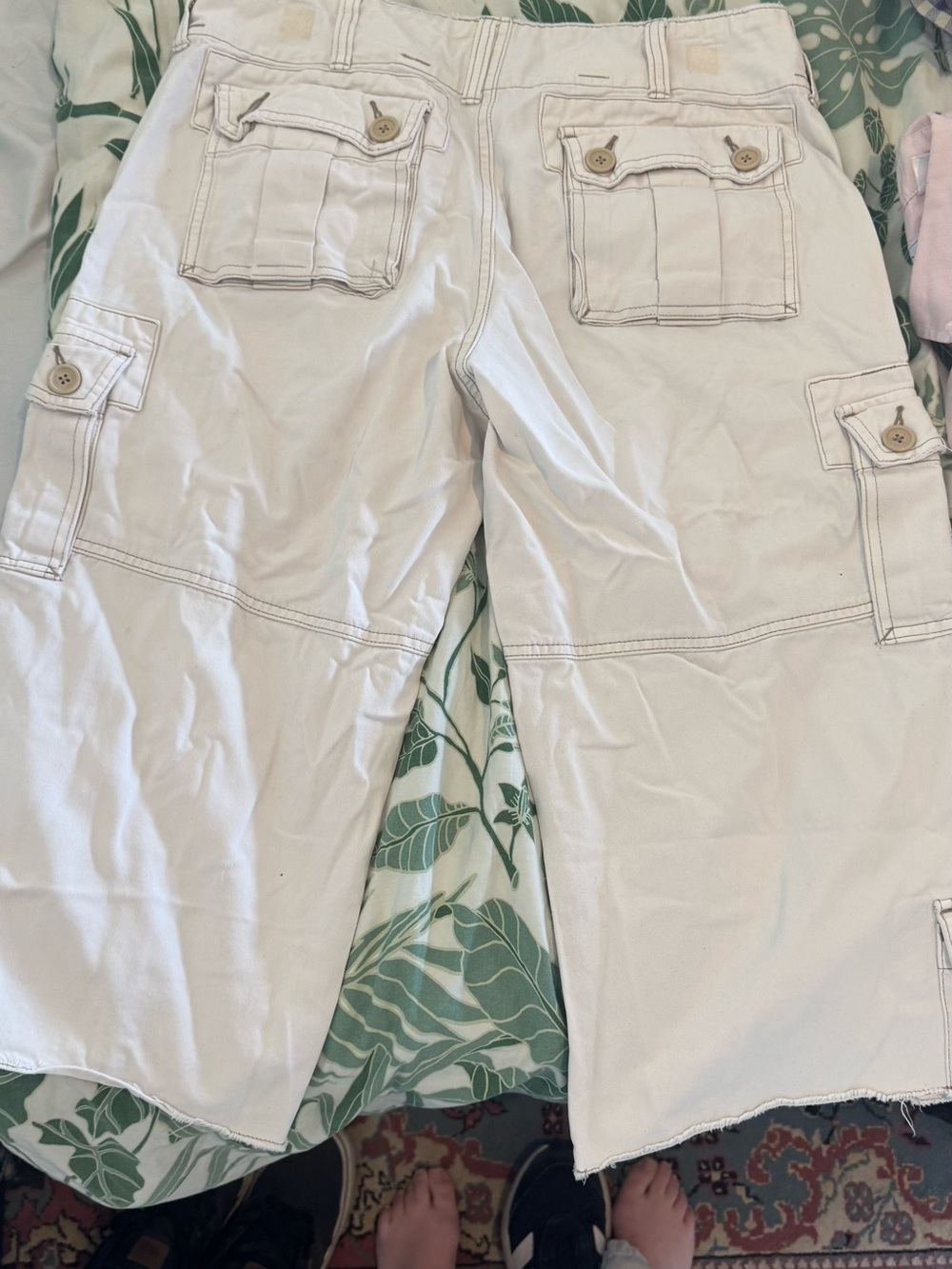TRUE VINTAGE: Abercrombie & Fitch Women’s Y2K Low Rise White Cargo Capris - Picture 5 of 8